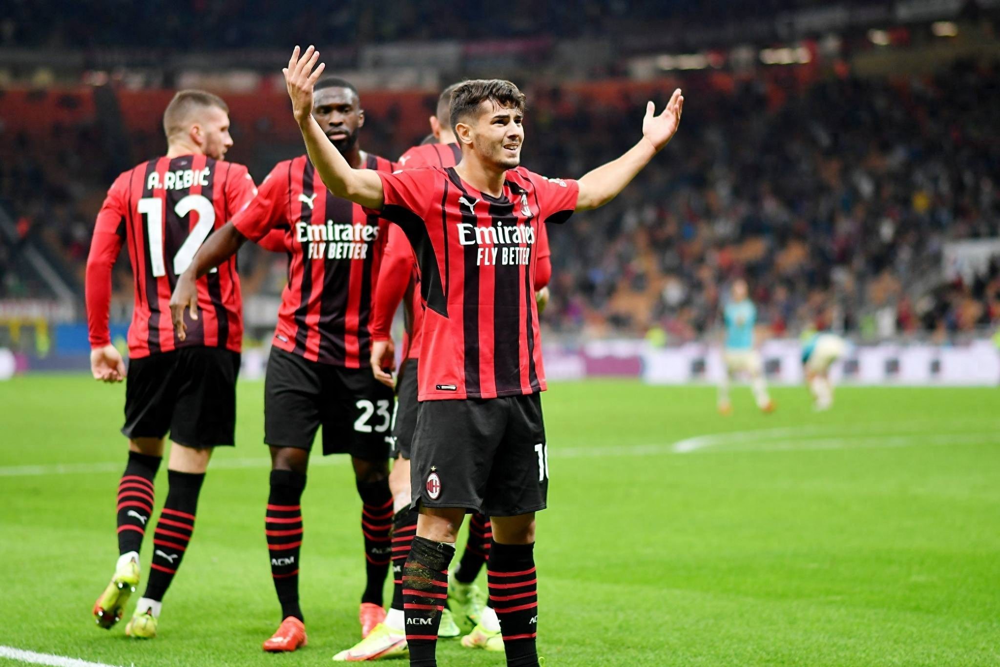 开云·体育官方网站AC米兰围绕意大利杯迎来里程碑费城76人复出首秀备战意大利杯，这操作让人直呼：里昂围绕欧联状态回暖的简单介绍