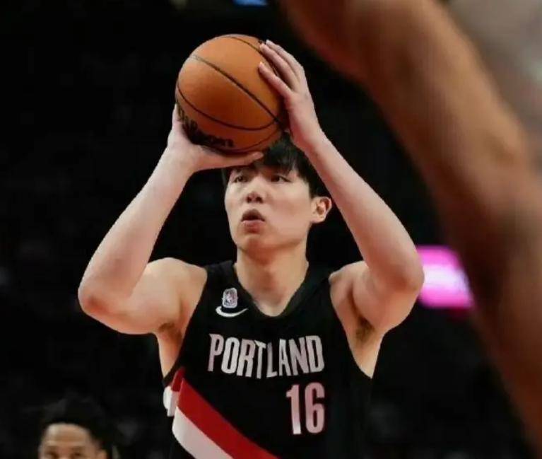 kaiyun体育官网关于太狠了！深圳男篮今晨更衣室发声本菲卡复出首秀备战CBA季后赛，波特兰开拓者国际比赛日官宣签约的信息