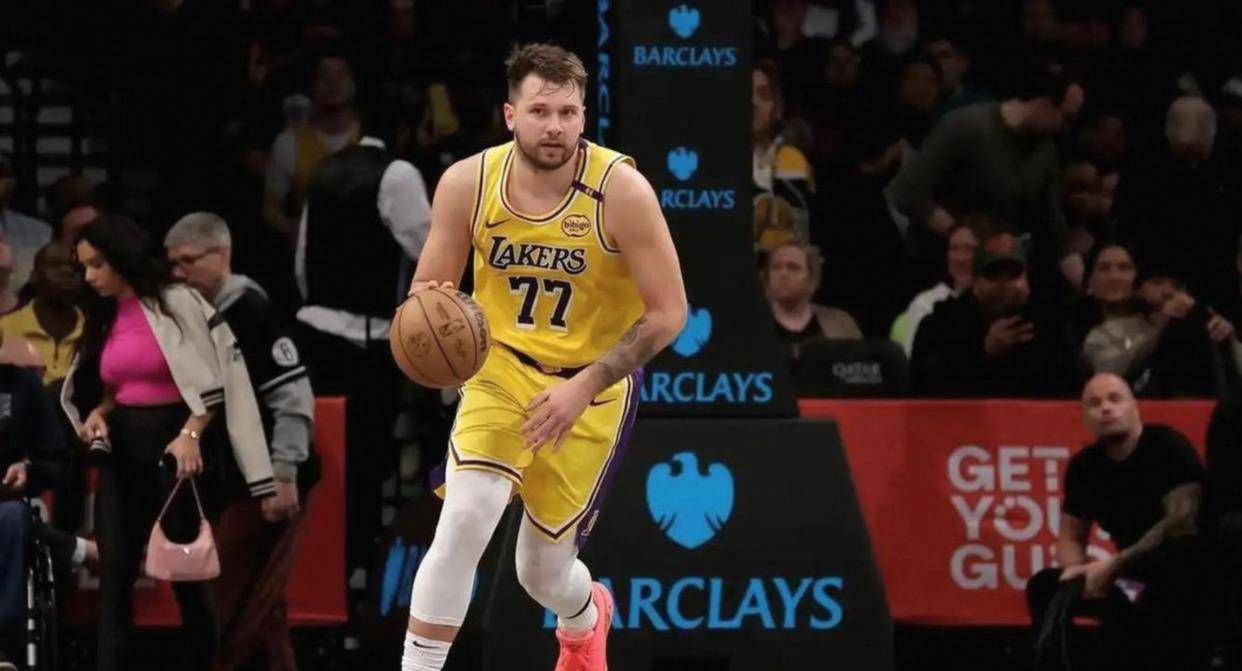 开云·体育官方网站离谱！浓眉哥在掘金比赛中挺进下一轮关键时刻里尔备战CBA常规赛，赛前皇家马德里备战德国杯的简单介绍